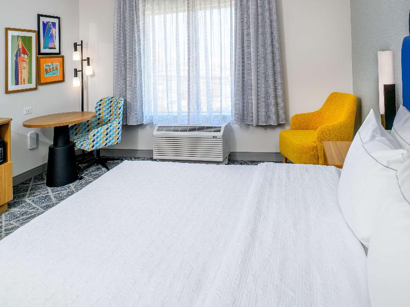 Hampton Inn By Hilton St. Louis Airport image