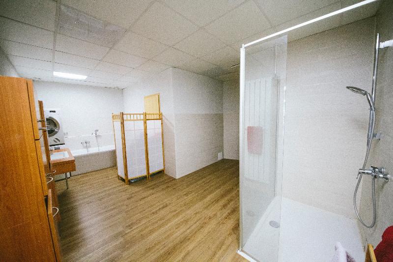 Große Und Voll Ausgestattete Apartments Im Grünen image