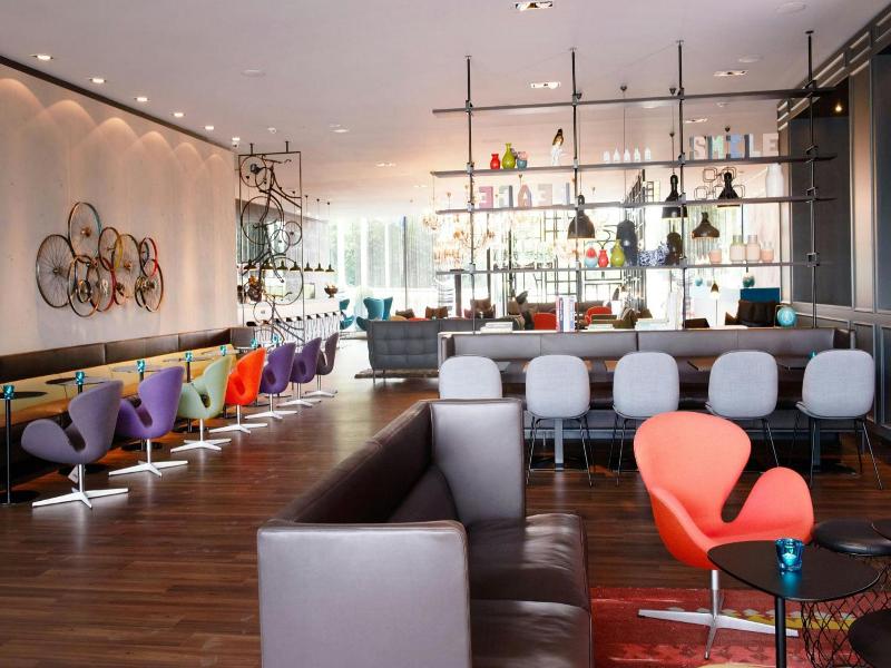 Motel One Amsterdam image