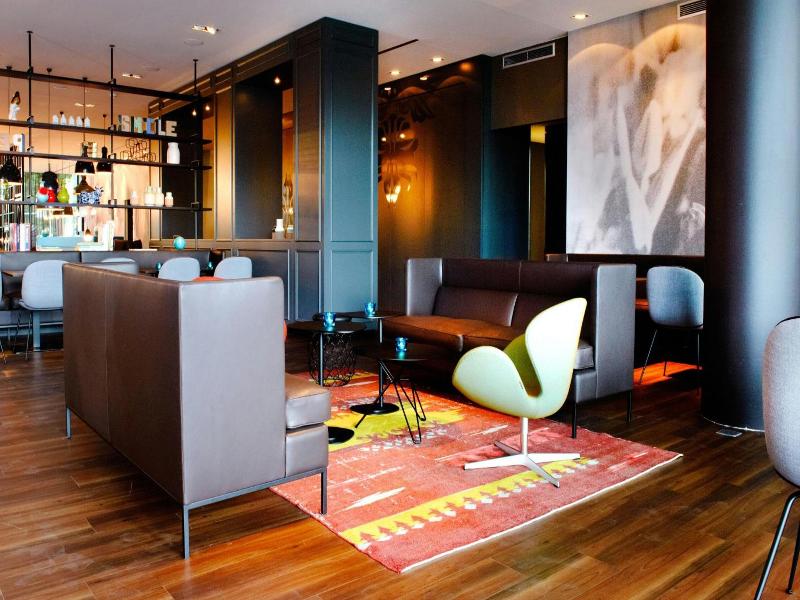 Motel One Amsterdam image