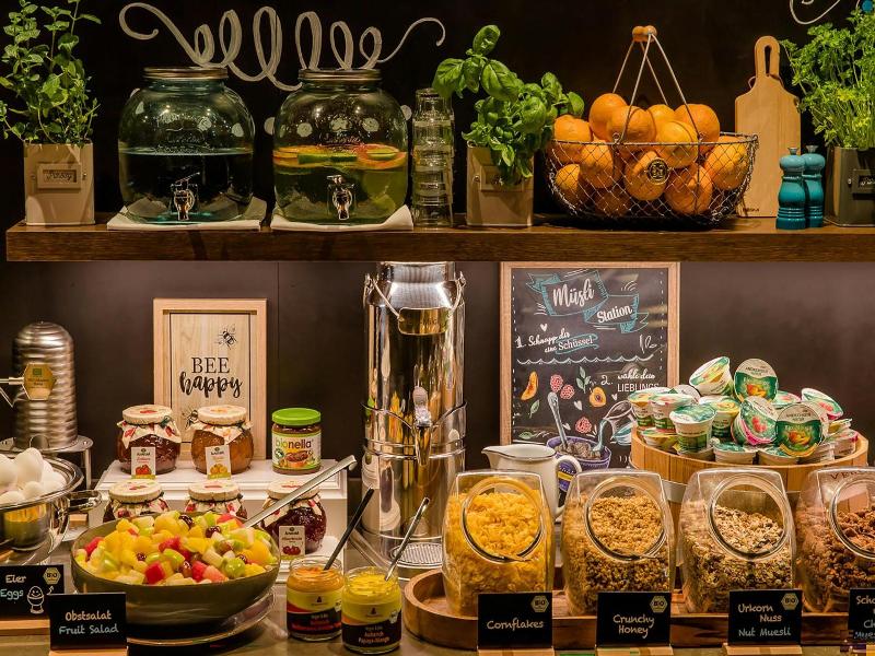 Motel One Amsterdam image