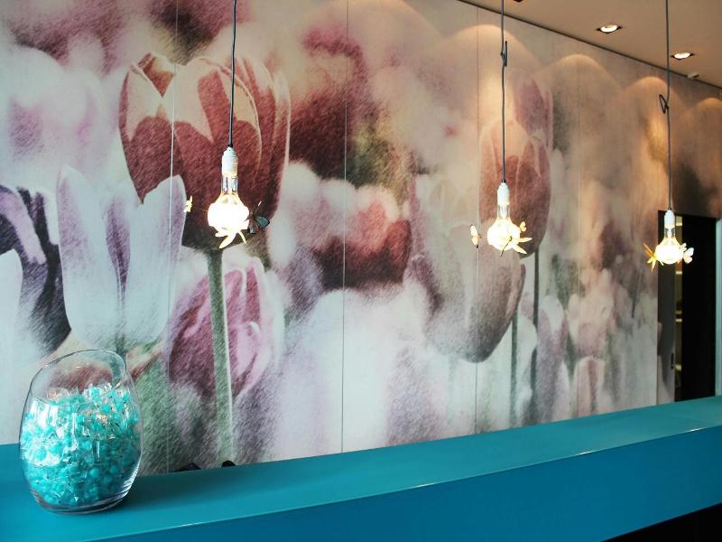 Motel One Amsterdam image