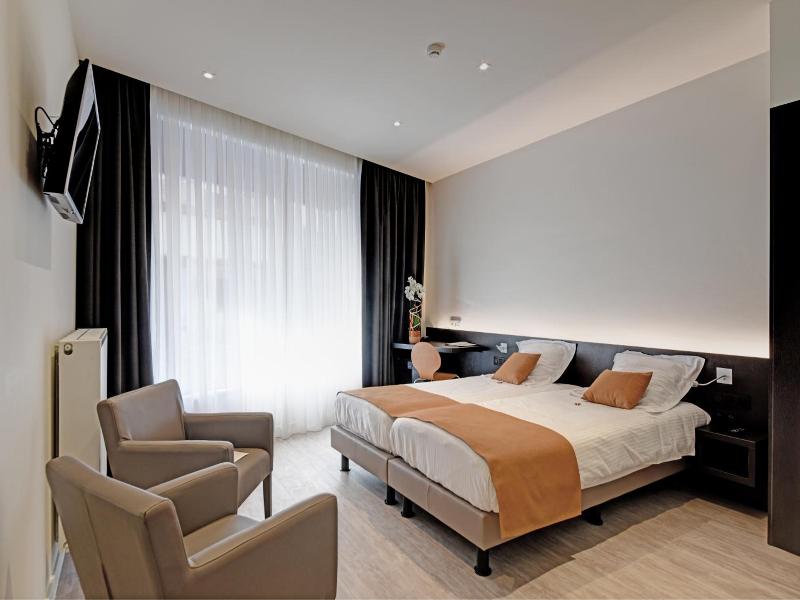 Hotel Du Commerce image