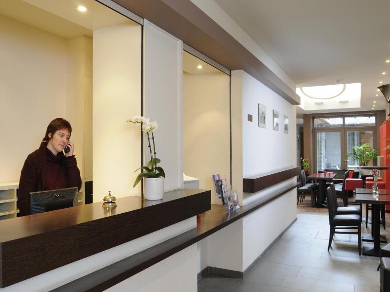 Hotel Du Commerce image
