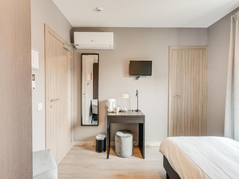 Hotel Italia image