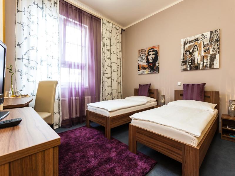 Sareza Hotel image