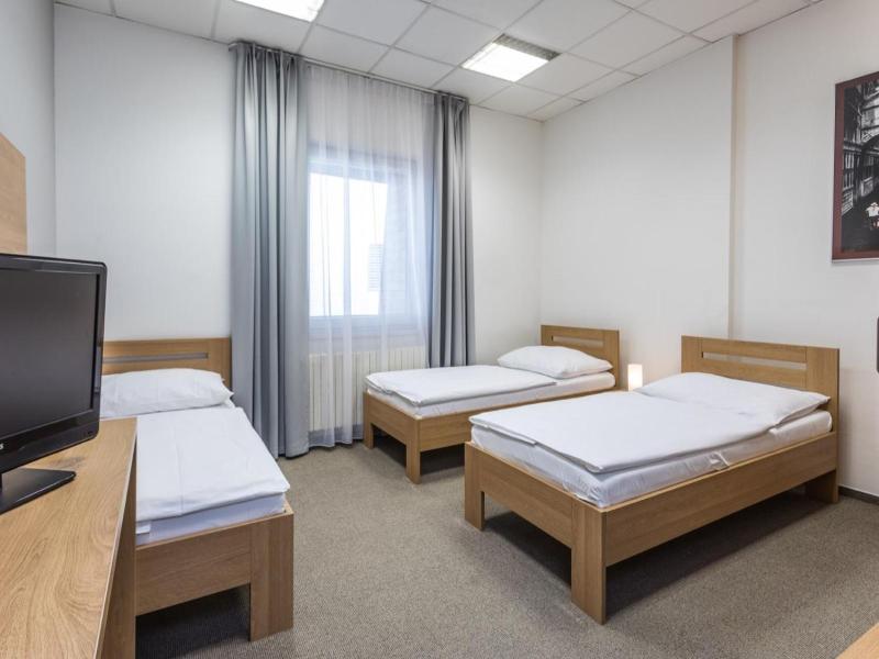 Sareza Hotel image