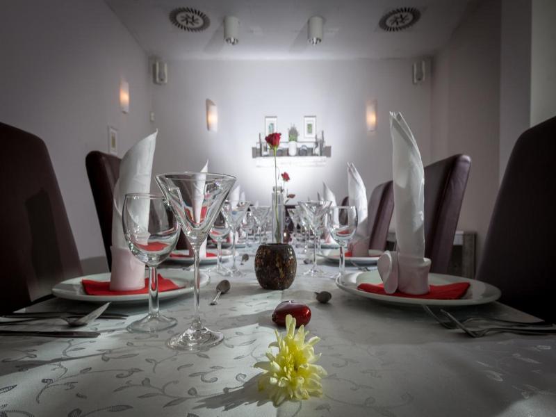 Sareza Hotel image