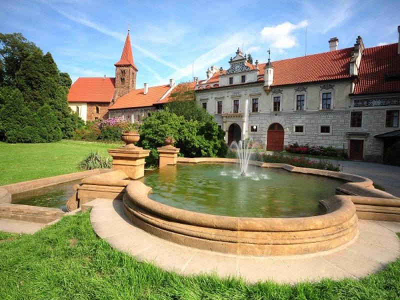 Hotel Floret image