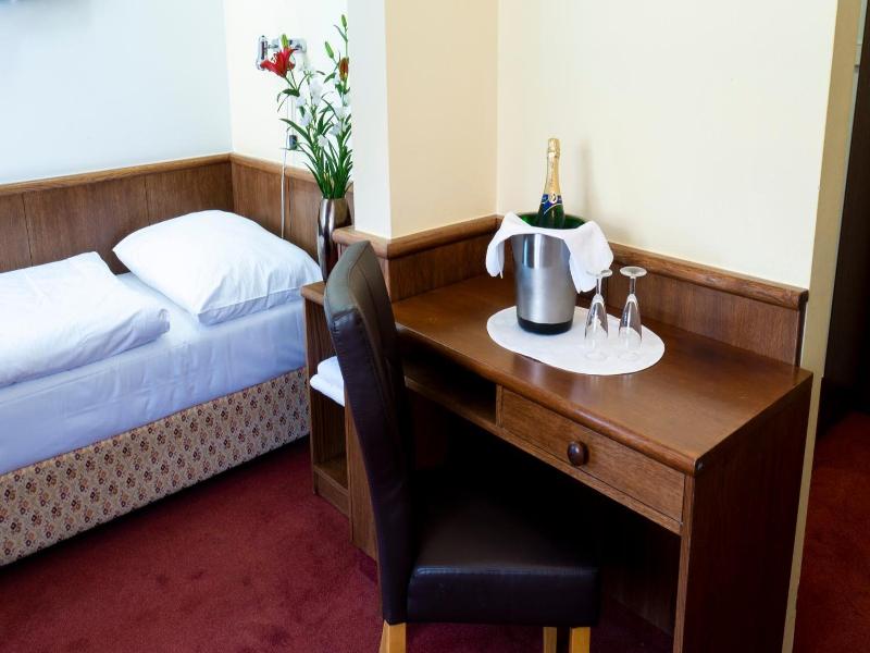 Hotel Floret image