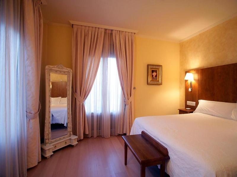 Hotel Villa De Larraga image