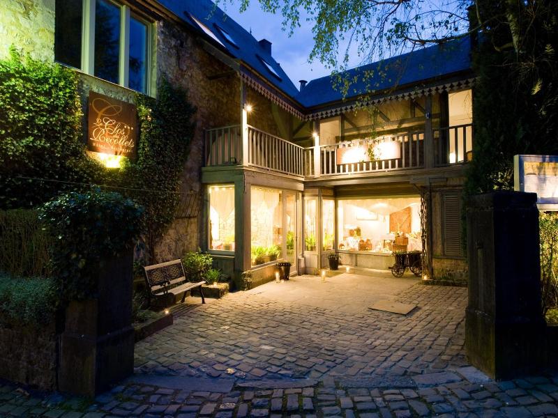 Hotel Le Clos Des Rv Collets image
