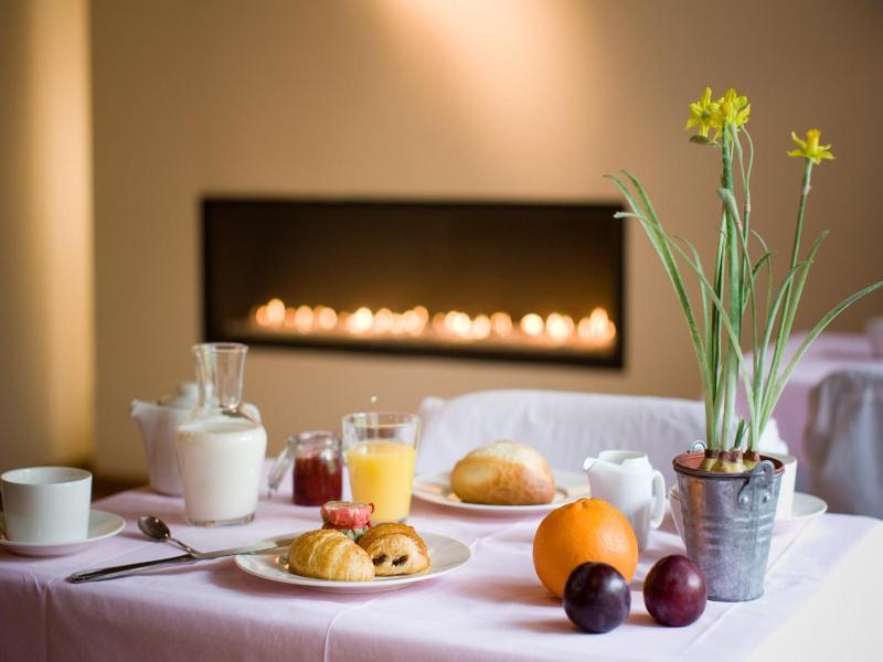 Hotel Le Clos Des Rv Collets image