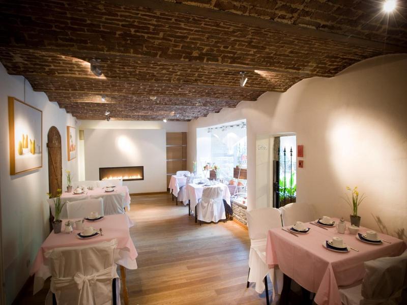 Hotel Le Clos Des Rv Collets image
