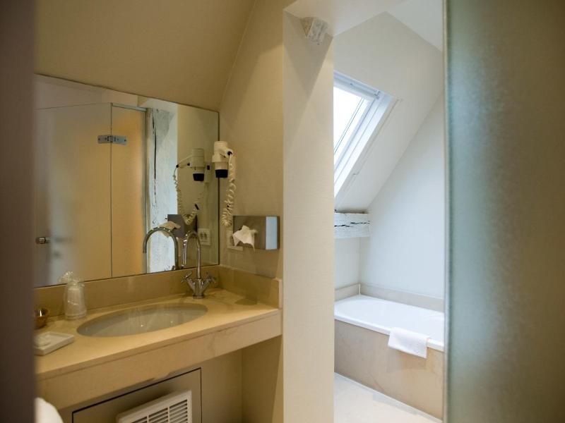 Hotel Le Clos Des Rv Collets image