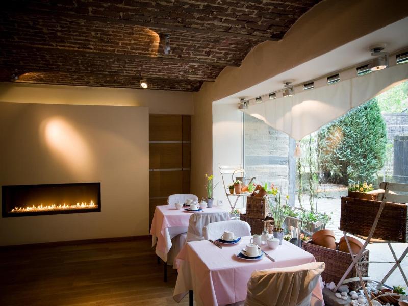 Hotel Le Clos Des Rv Collets image