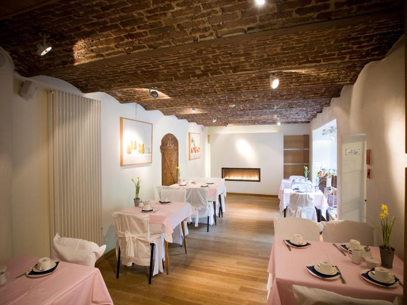 Hotel Le Clos Des Rv Collets image