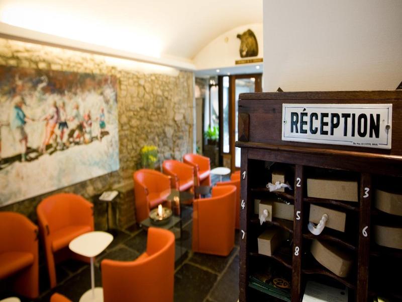 Hotel Le Clos Des Rv Collets image