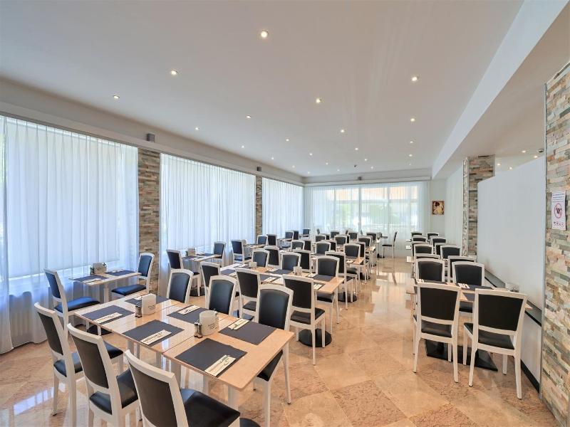 Hotel Luna Garni image