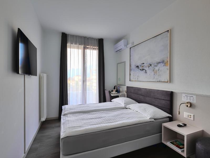 Hotel Luna Garni image