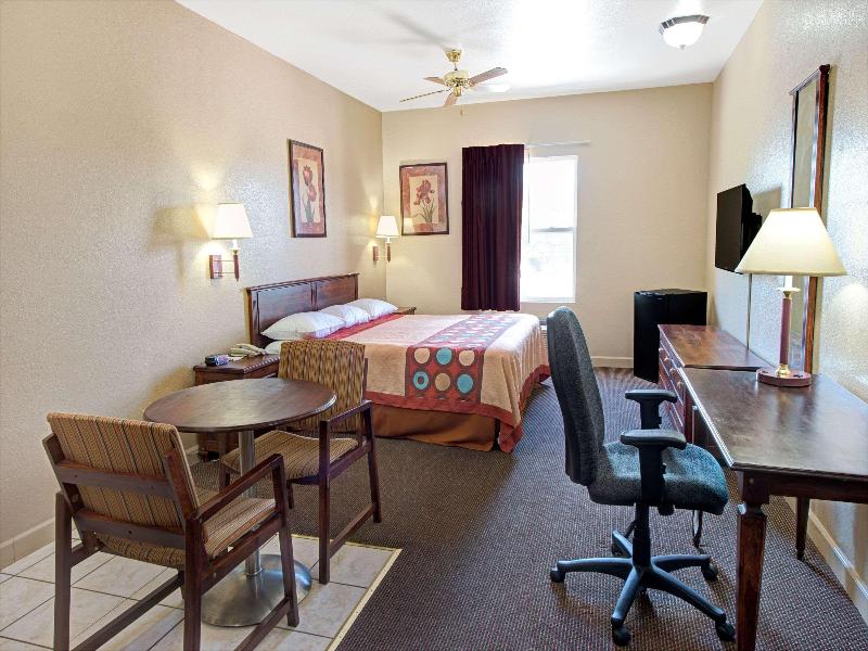 Super 8 by Wyndham St. Louis Airport image