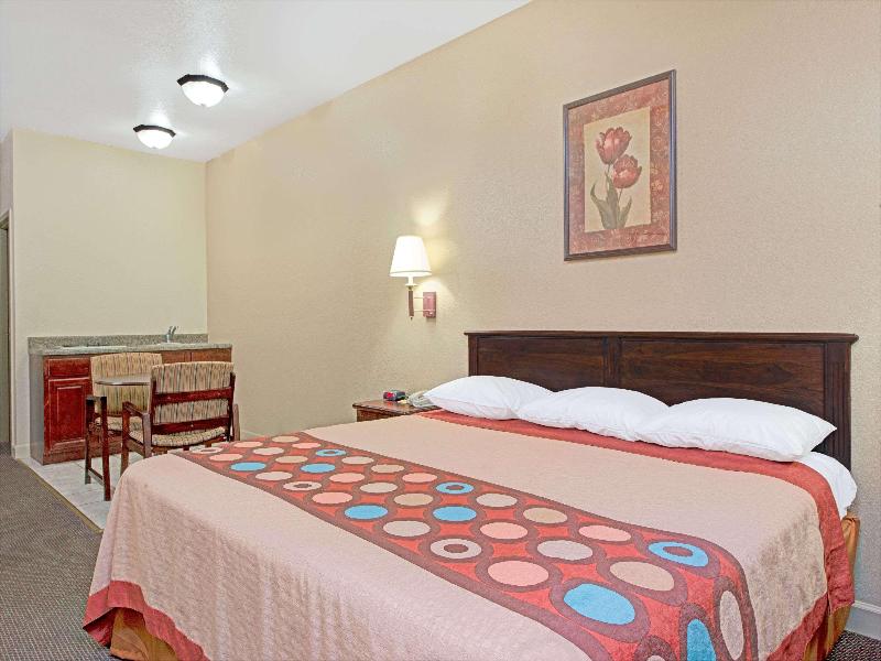 Super 8 by Wyndham St. Louis Airport image