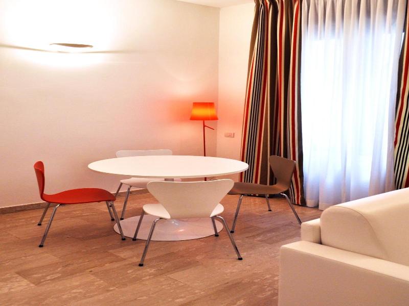 Bb Hotels Aparthotel Bocconi image