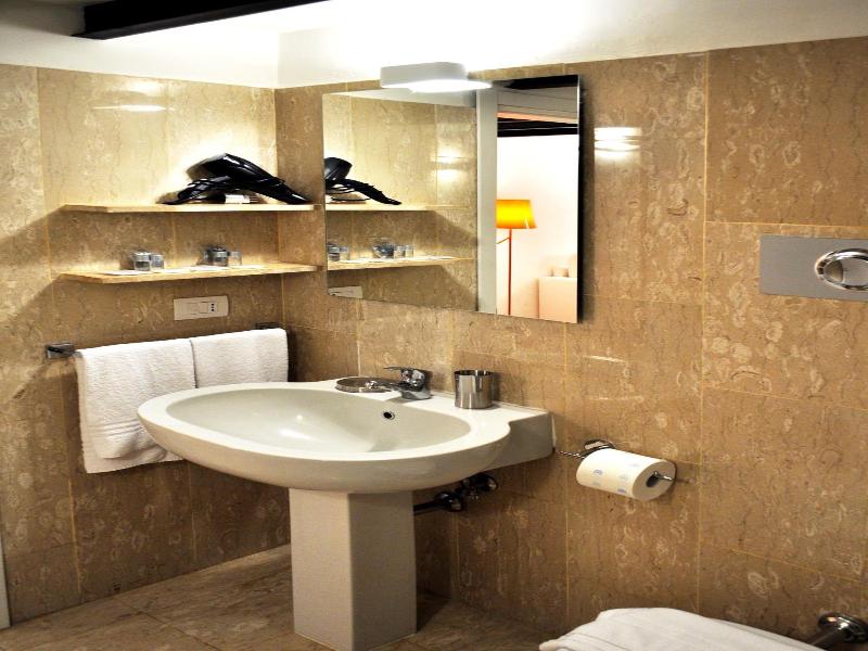 Bb Hotels Aparthotel Bocconi image