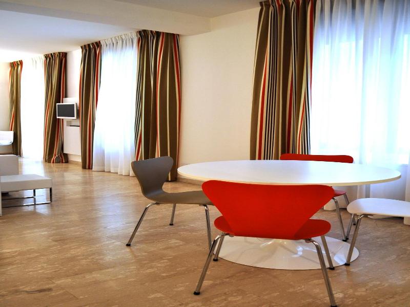 Bb Hotels Aparthotel Bocconi image