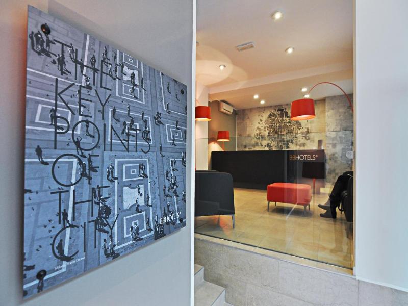 Bb Hotels Aparthotel Visconti image