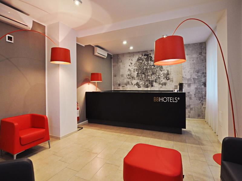 Bb Hotels Aparthotel Visconti image