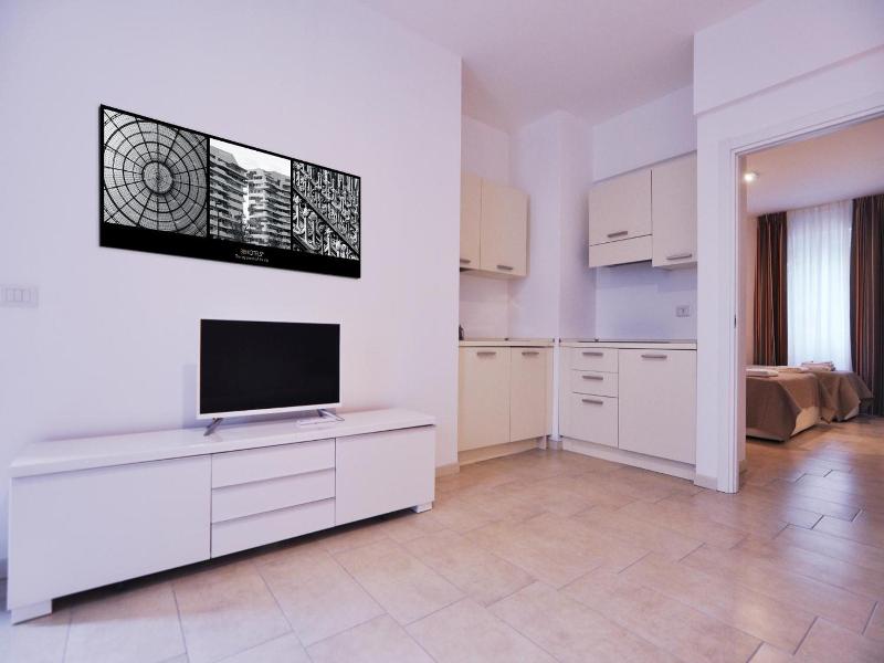 Bb Hotels Aparthotel Visconti image