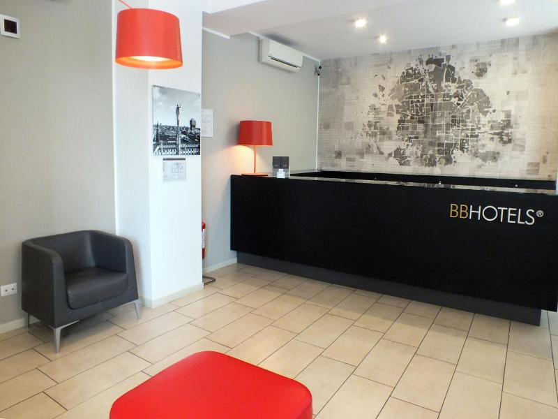 Bb Hotels Aparthotel Visconti image