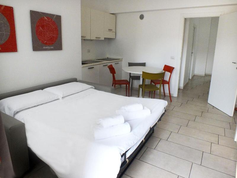Bb Hotels Aparthotel Visconti image