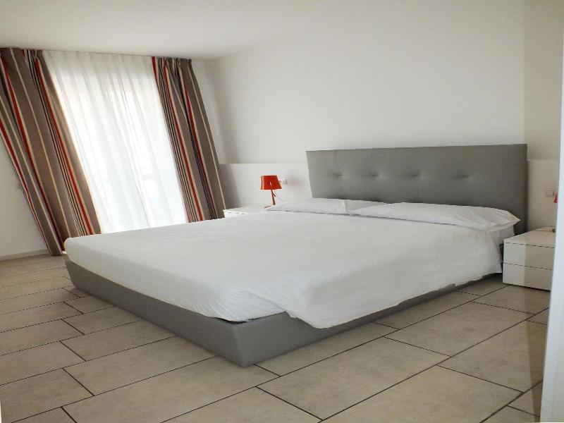 Bb Hotels Aparthotel Visconti image