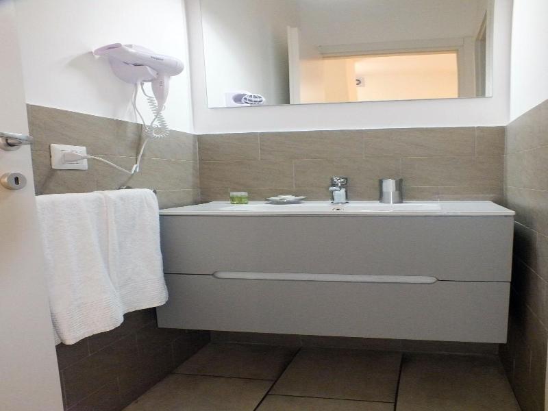 Bb Hotels Aparthotel Visconti image