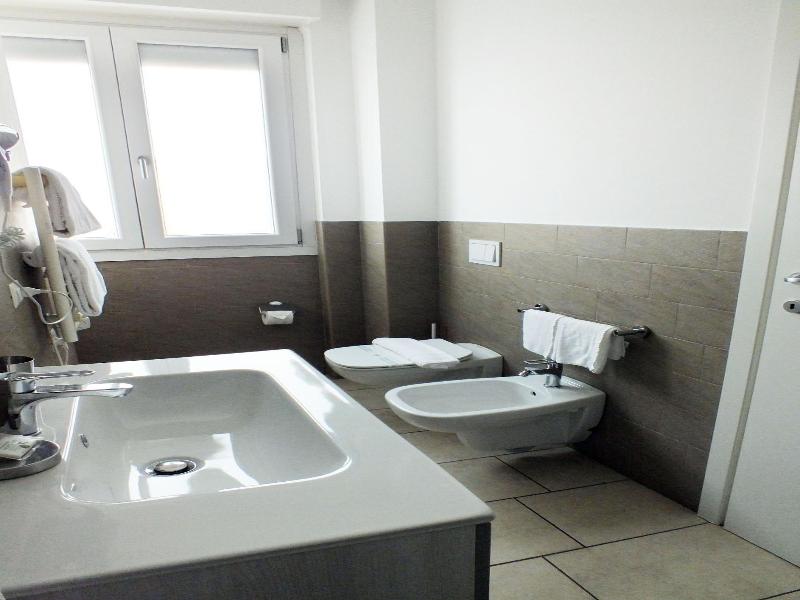Bb Hotels Aparthotel Visconti image