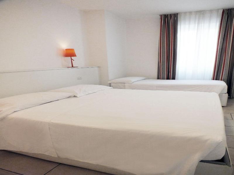 Bb Hotels Aparthotel Visconti image