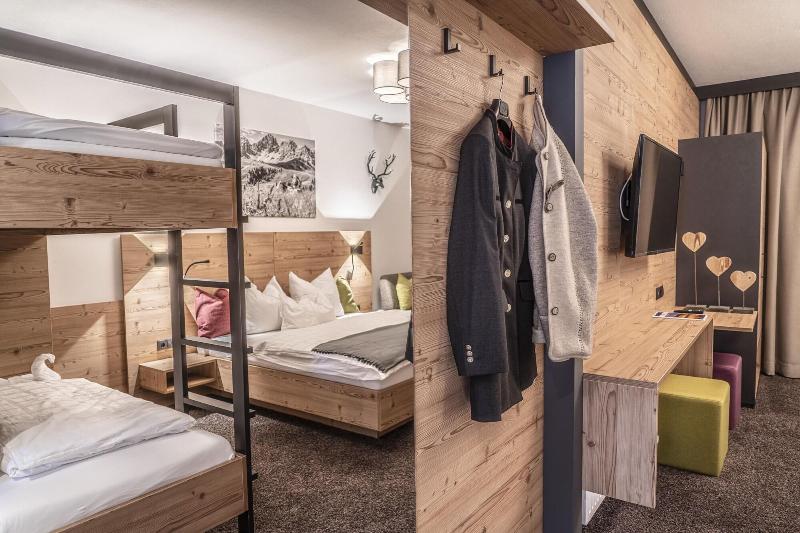 Sweet Cherry Boutique Guesthouse Tyrol image