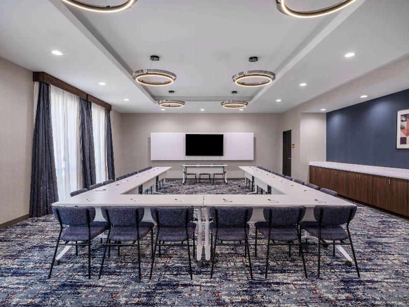 La Quinta Inn & Suites By Wyndham Chelsea