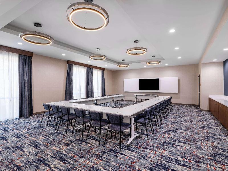 La Quinta Inn & Suites By Wyndham Chelsea