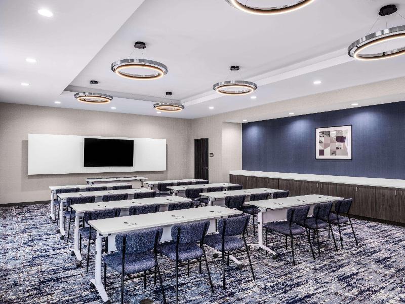 La Quinta Inn & Suites By Wyndham Chelsea