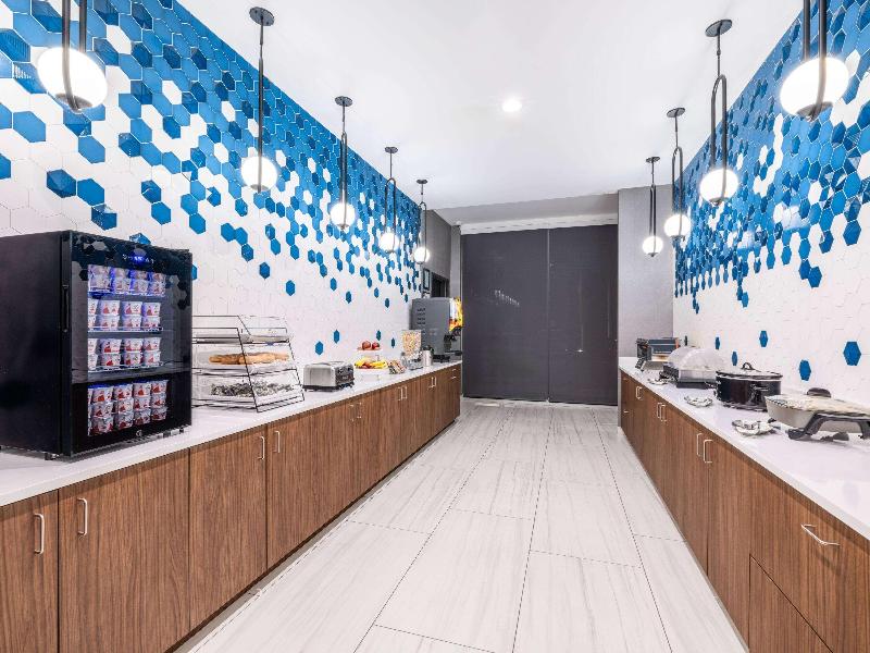 La Quinta Inn & Suites By Wyndham Chelsea