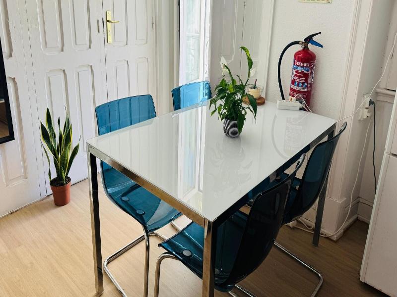 White House Lisbon Hostel image