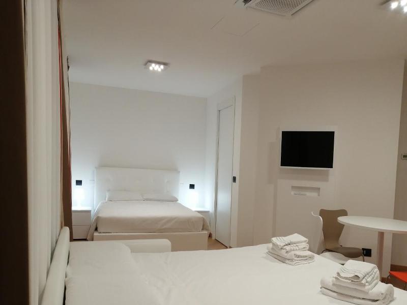 Bb Hotels Aparthotel Isola image