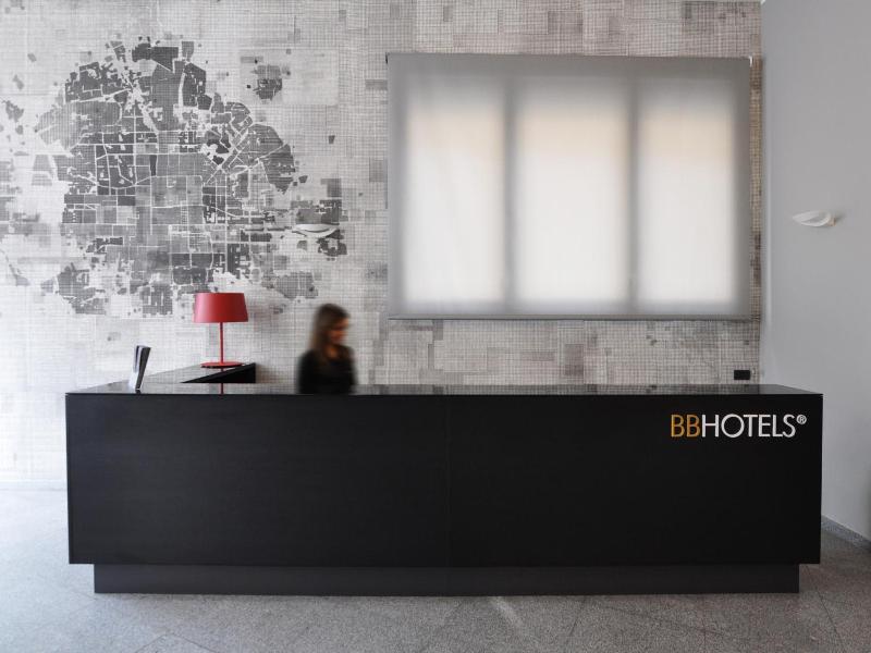 Bb Hotels Aparthotel Isola image