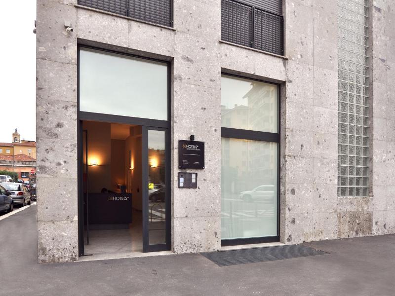 Bb Hotels Aparthotel Isola image