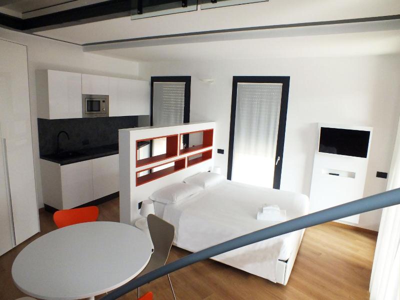 Bb Hotels Aparthotel Isola image
