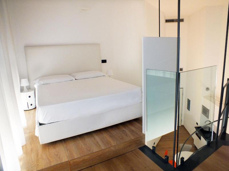Bb Hotels Aparthotel Isola image