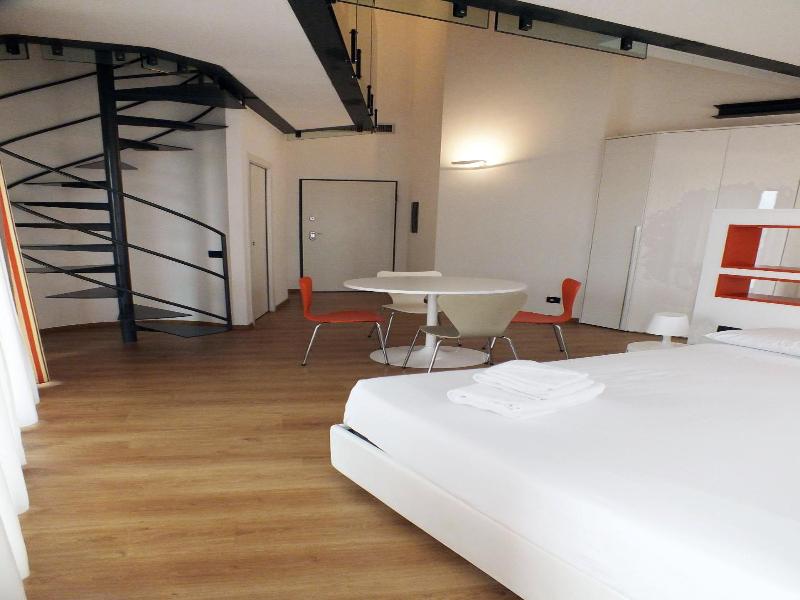Bb Hotels Aparthotel Isola image
